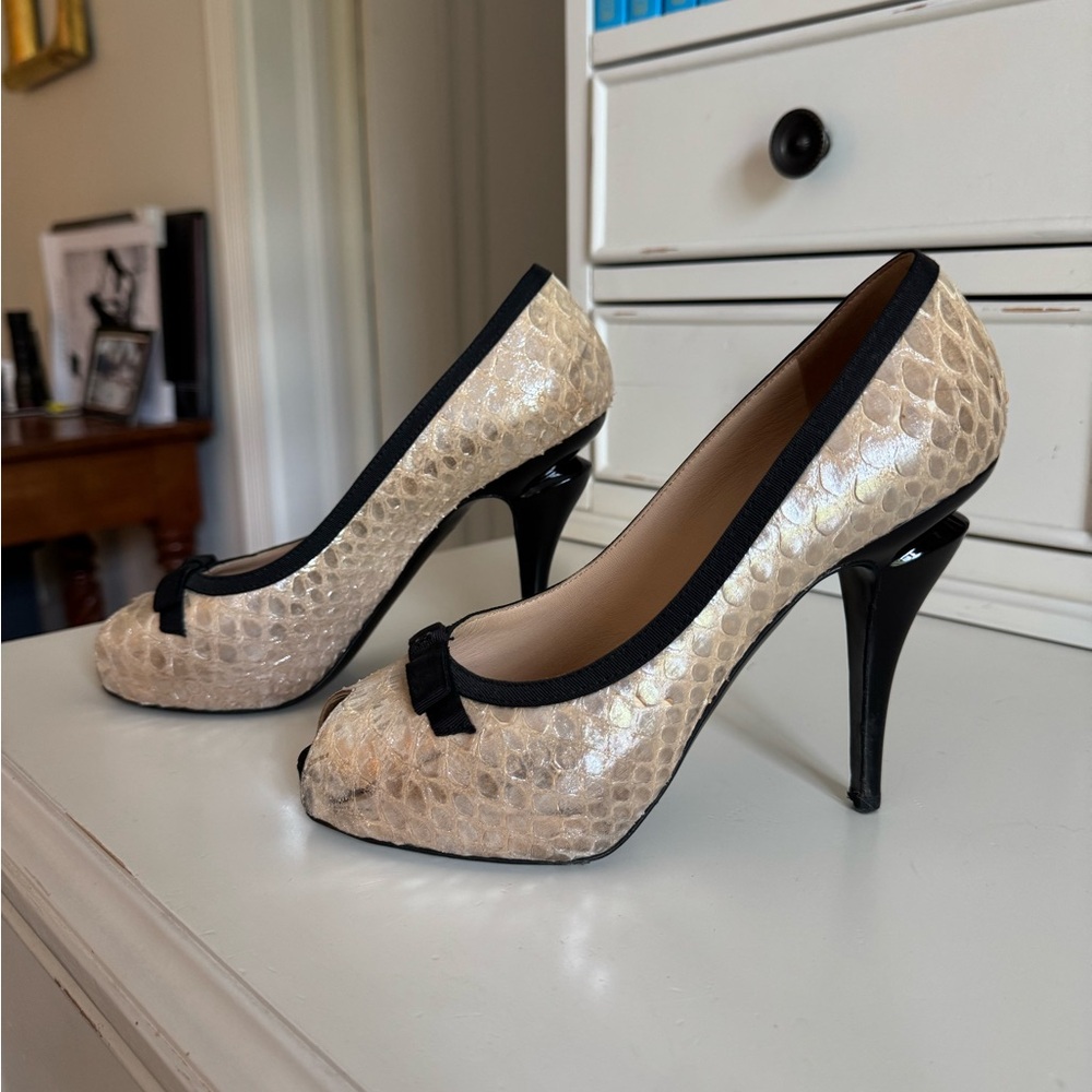 CHANEL Textured Beige and Black Heels - Picture 7 of 7